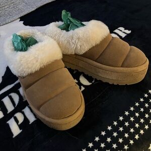 UGG Tazzlita size 9